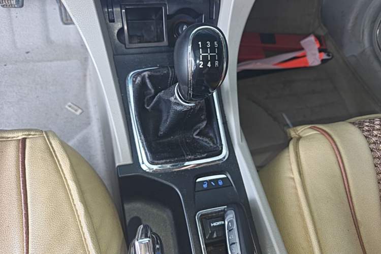 Used Geely Auto Emgrand 2014 Sedan 1.5L Manual Elite Model Gear Lever