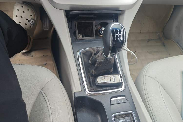 Used Geely Auto Emgrand 2014 Sedan 1.5L Manual Elite Model Gear Lever