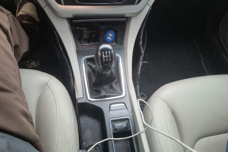 Used Geely Auto Emgrand 2014 Sedan 1.5L Manual Elite Model Gear Lever
