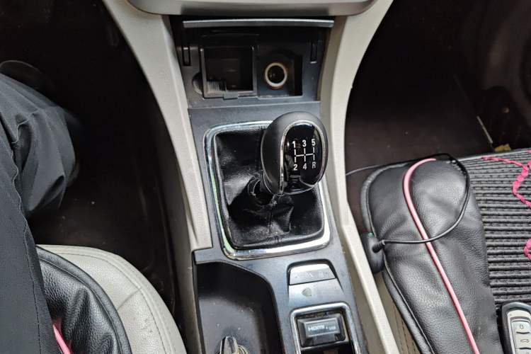 Used Geely Auto Emgrand 2014 Sedan 1.5L Manual Elite Model Gear Lever