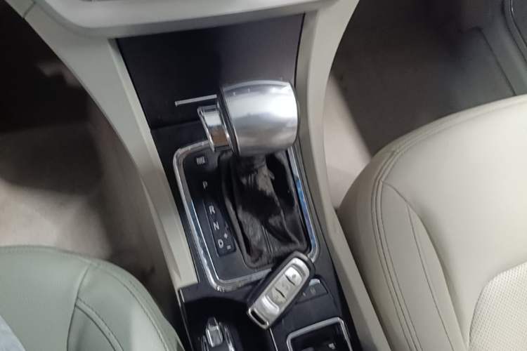 Used Geely Auto Emgrand 2014 Sedan 1.5L CVT Elite Model Gear Lever
