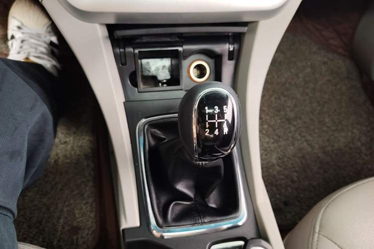 Used Geely Auto Emgrand 2014 Sedan 1.5L Manual Elite Model Gear Lever