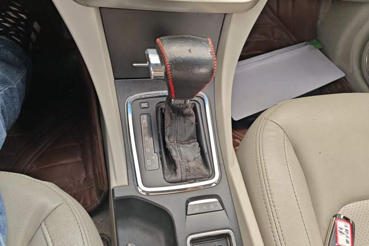 Used Geely Auto Emgrand 2014 Sedan 1.5L CVT Elite Model Gear Lever