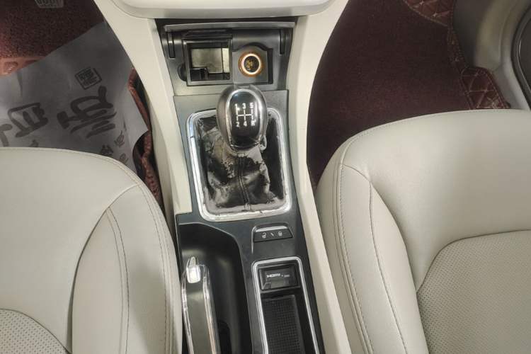 Used Geely Auto Emgrand 2014 Sedan 1.5L Manual Elite Model Gear Lever