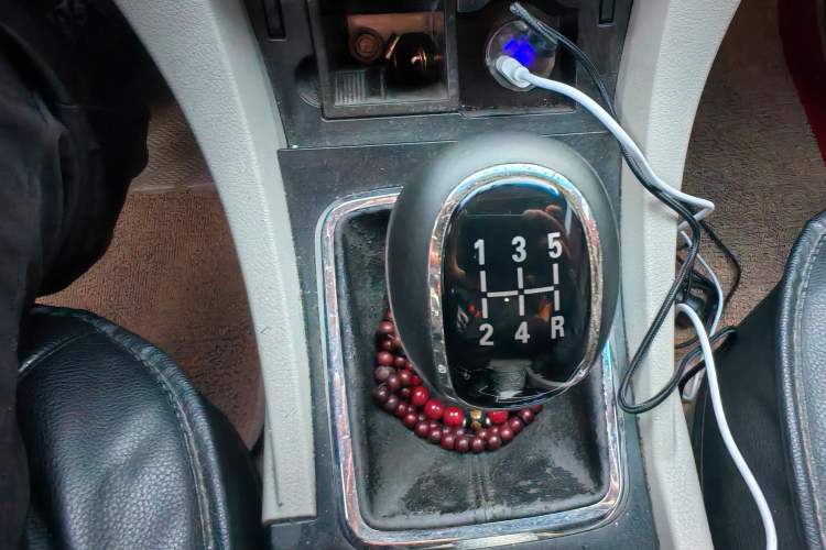 Used Geely Auto Emgrand 2014 Sedan 1.5L Manual Elite Model Gear Lever