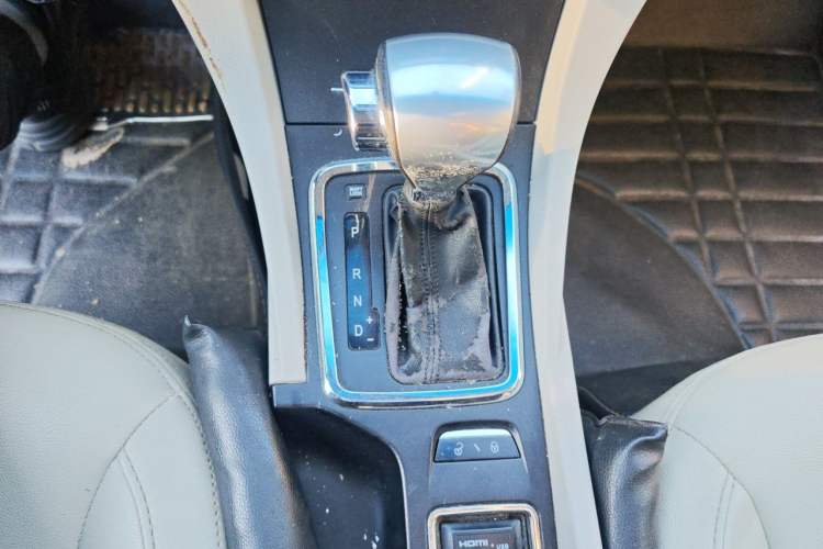 Used Geely Auto Emgrand 2014 Sedan 1.3T CVT Elite Model Gear Lever