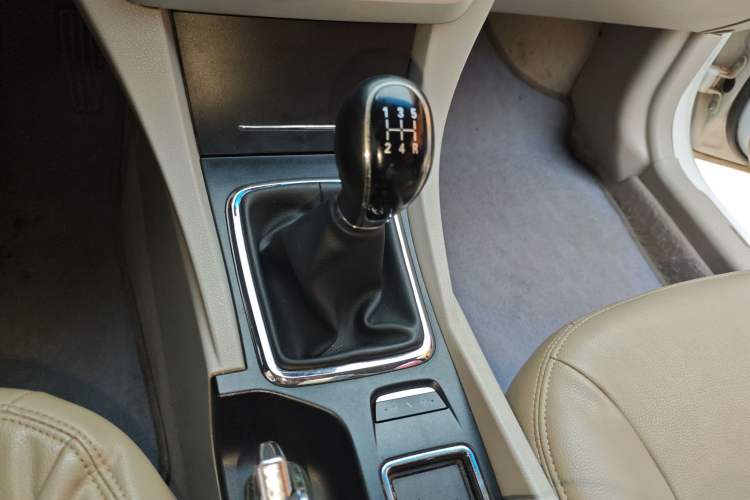 Used Geely Auto Emgrand 2014 Sedan 1.5L Manual Fashion Edition Gear Lever
