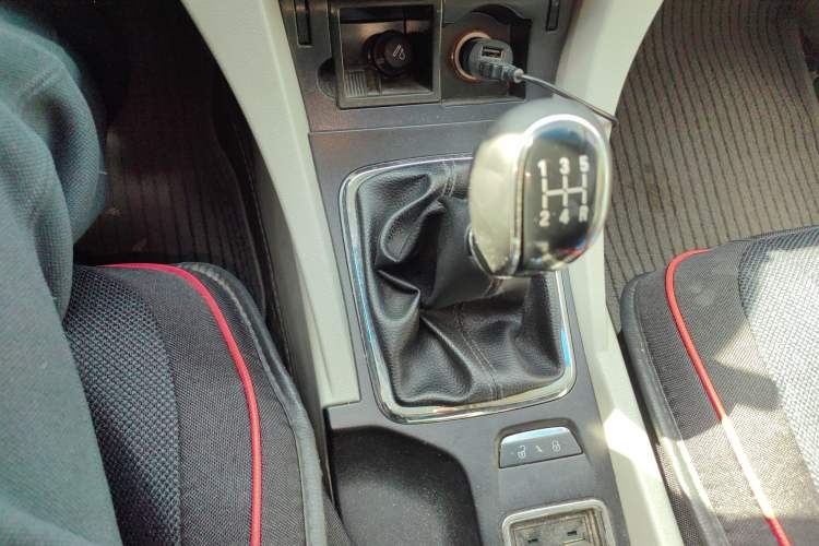Used Geely Auto Emgrand 2014 Sedan 1.5L Manual Elite Model Gear Lever