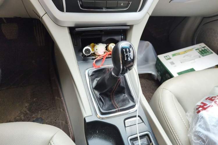 Used Geely Auto Emgrand 2014 Sedan 1.5L Manual Elite Model Gear Lever