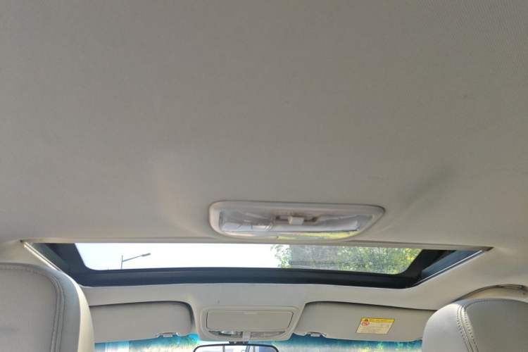 Used Geely Auto Emgrand 2014 Sedan 1.3T Manual Elite Model Headliner