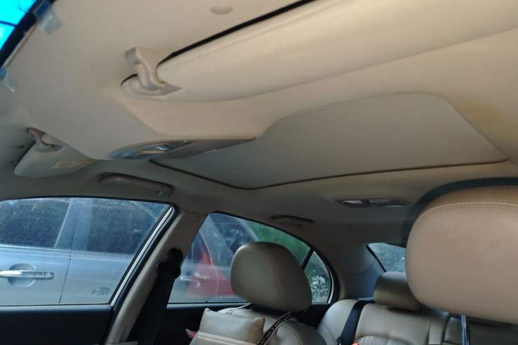 Used Geely Auto Emgrand 2014 Sedan 1.5L CVT Elite Model Headliner