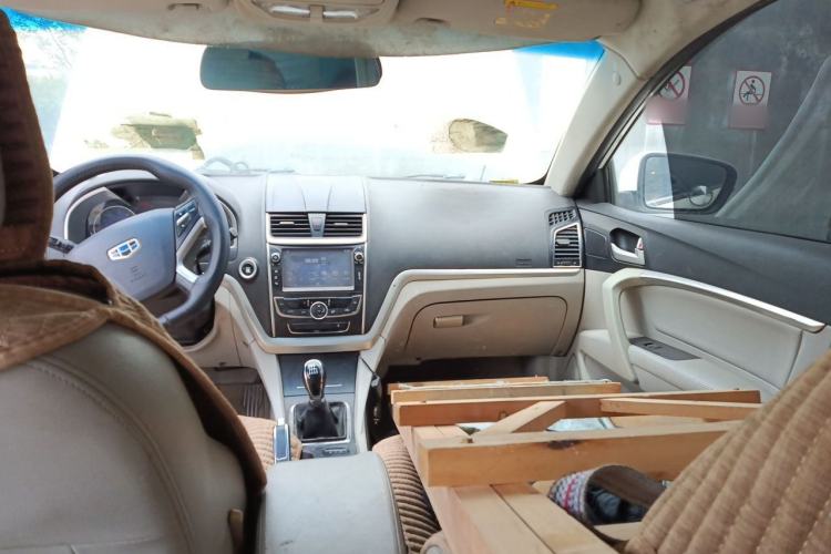 Used Geely Auto Emgrand 2014 Sedan 1.3T Manual Elite Model Headliner