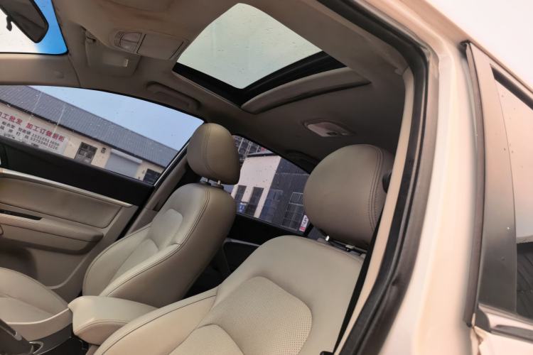 Used Geely Auto Emgrand 2014 Sedan 1.5L CVT Elite Model Headliner