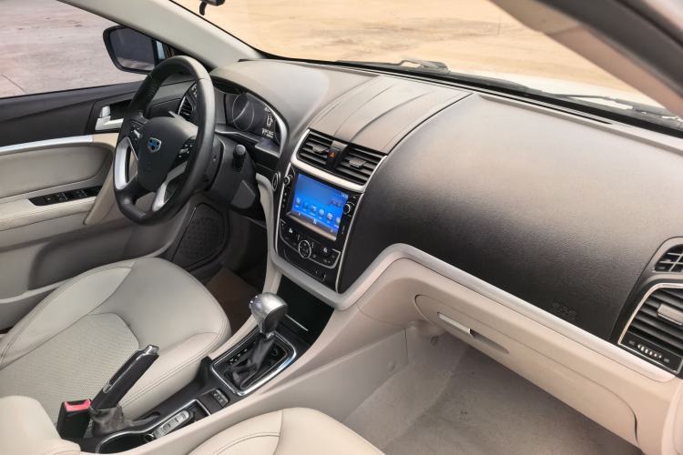 Used Geely Auto Emgrand 2014 Sedan 1.5L CVT Elite Model Interior 4