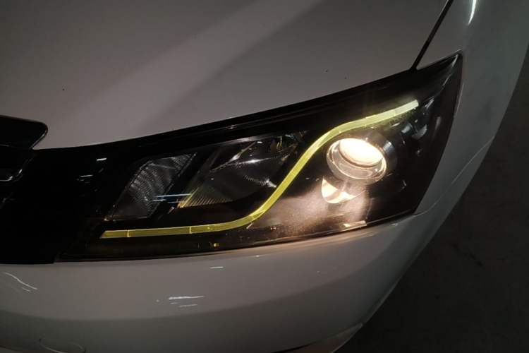 Used Geely Auto Emgrand 2014 Sedan 1.3T CVT Elite Model Left Front Headlight