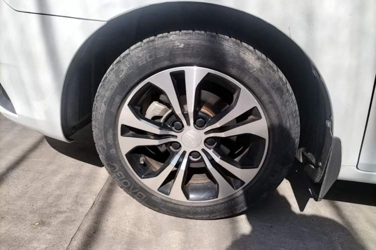 Used Geely Auto Emgrand 2014 Hatchback 1.5L Manual Elite Model Left Front Wheel Hub