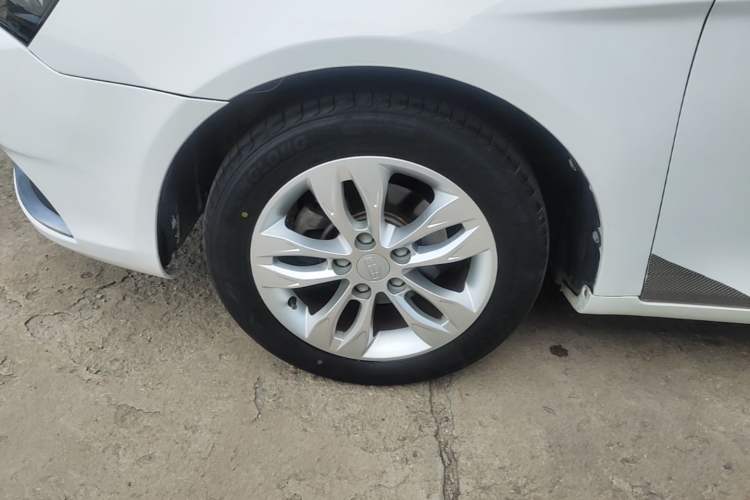 Used Geely Auto Emgrand 2014 Sedan 1.5L CVT Elite Model Left Front Wheel Hub