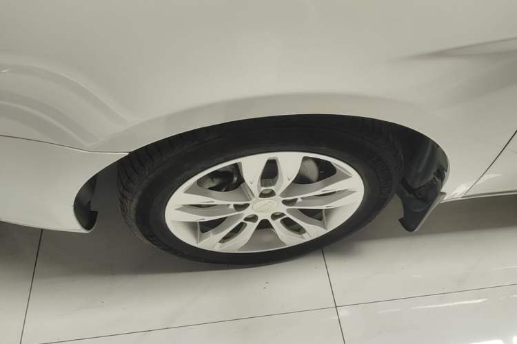 Used Geely Auto Emgrand 2014 Sedan 1.5L Manual Elite Model Left Front Wheel Hub