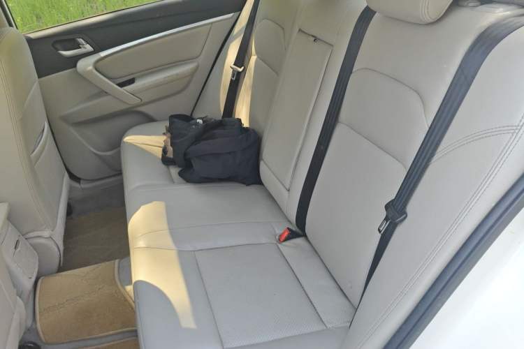 Used Geely Auto Emgrand 2014 Sedan 1.3T Manual Elite Model Left Rear Seat
