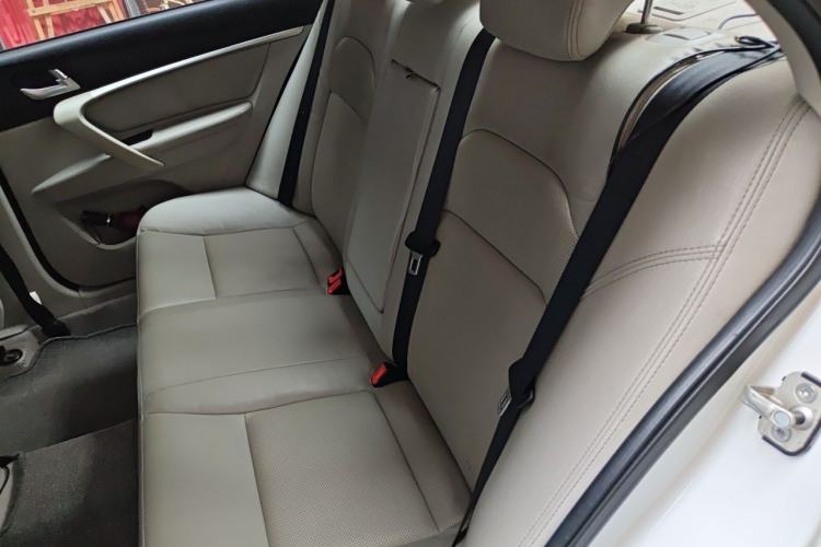 Used Geely Auto Emgrand 2014 Sedan 1.3T CVT Prestige Model Left Rear Seat
