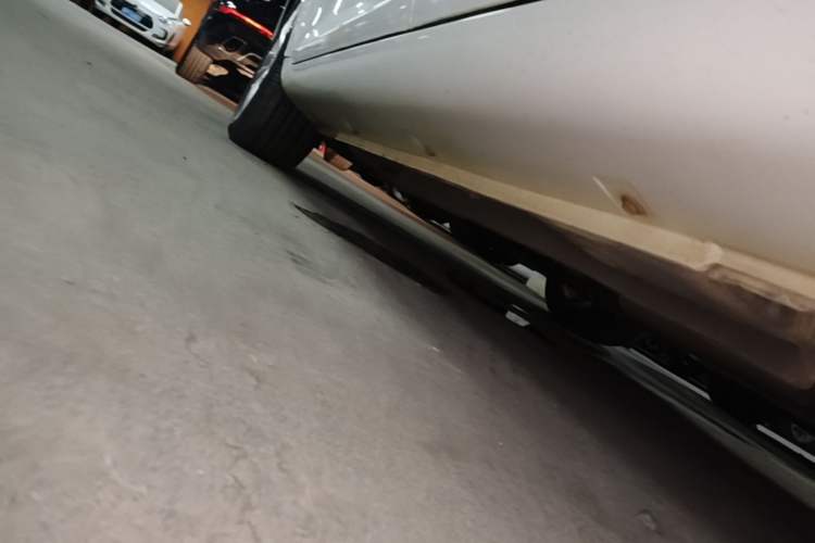 Used Geely Auto Emgrand 2014 Sedan 1.3T CVT Elite Model Left Side Sill