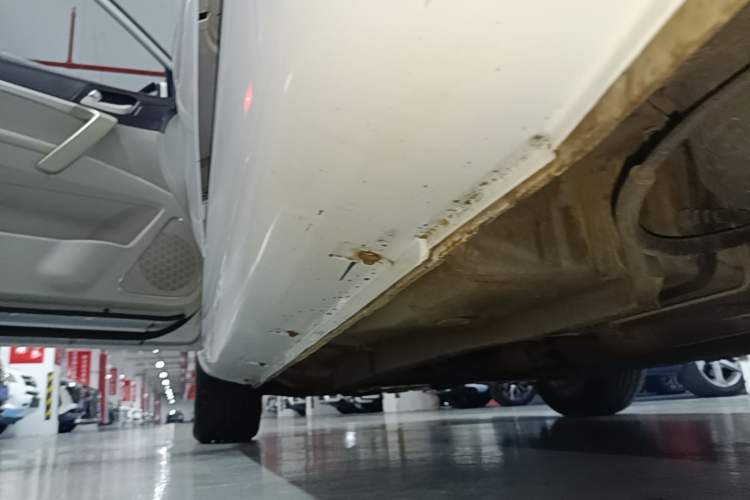 Used Geely Auto Emgrand 2014 Sedan 1.5L CVT Elite Model Left Side Sill