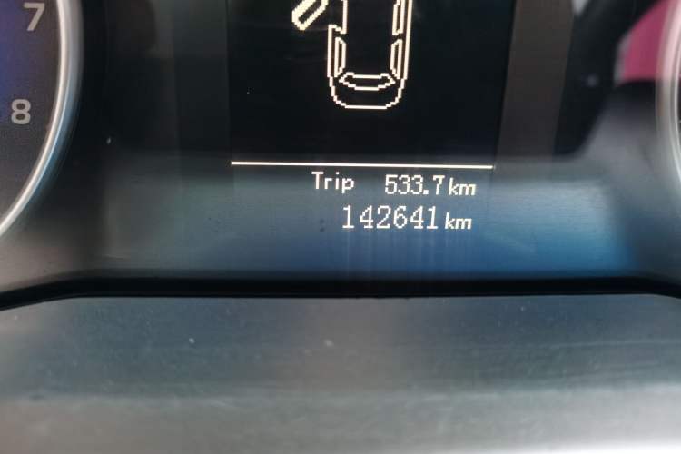 Used Geely Auto Emgrand 2014 Hatchback 1.5L Manual Fashion Edition Odometer Close Up