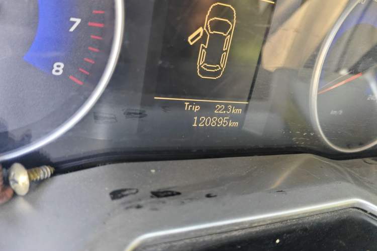 Used Geely Auto Emgrand 2014 Sedan 1.3T Manual Elite Model Odometer Close Up