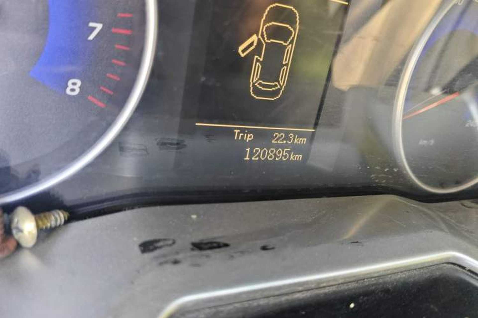 Used Geely Auto Emgrand 2014 Sedan 1.3T Manual Elite Model Odometer Close Up