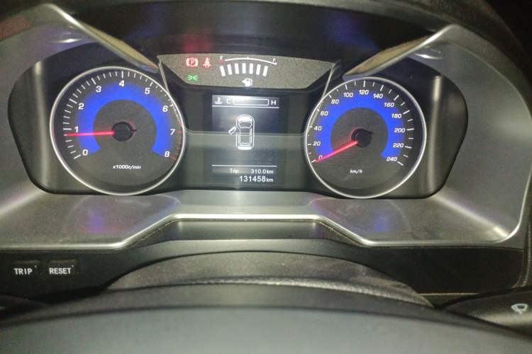 Used Geely Auto Emgrand 2014 Sedan 1.5L Manual Fashion Edition Odometer Close Up