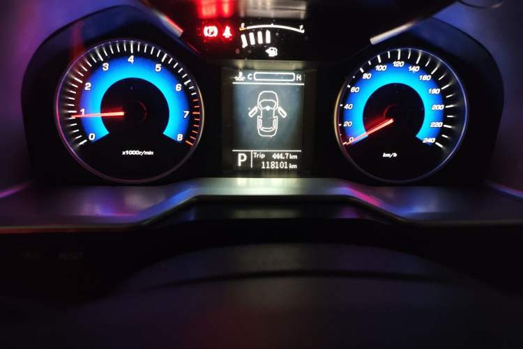 Used Geely Auto Emgrand 2014 Sedan 1.3T CVT Elite Model Odometer Close Up