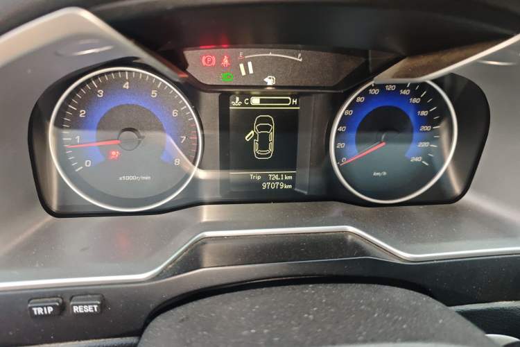 Used Geely Auto Emgrand 2014 Sedan 1.3T Manual Luxury Model Odometer Close Up