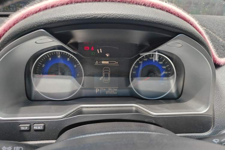 Used Geely Auto Emgrand 2014 Sedan 1.3T CVT Prestige Model Odometer Close Up