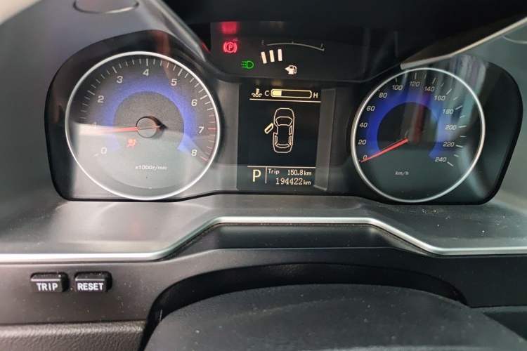Used Geely Auto Emgrand 2014 Sedan 1.3T CVT Prestige Model Odometer Close Up