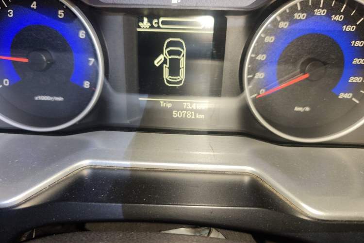Used Geely Auto Emgrand 2014 Sedan 1.5L Manual Fashion Edition Odometer Close Up