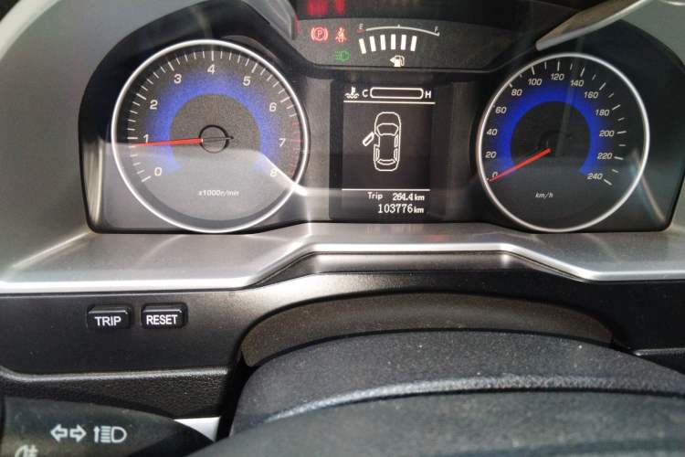 Used Geely Auto Emgrand 2014 Sedan 1.5L Manual Fashion Edition Odometer Close Up