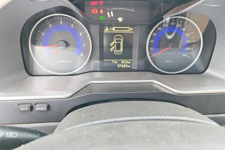 Used Geely Auto Emgrand 2014 Sedan 1.3T Manual Luxury Model Odometer Close Up