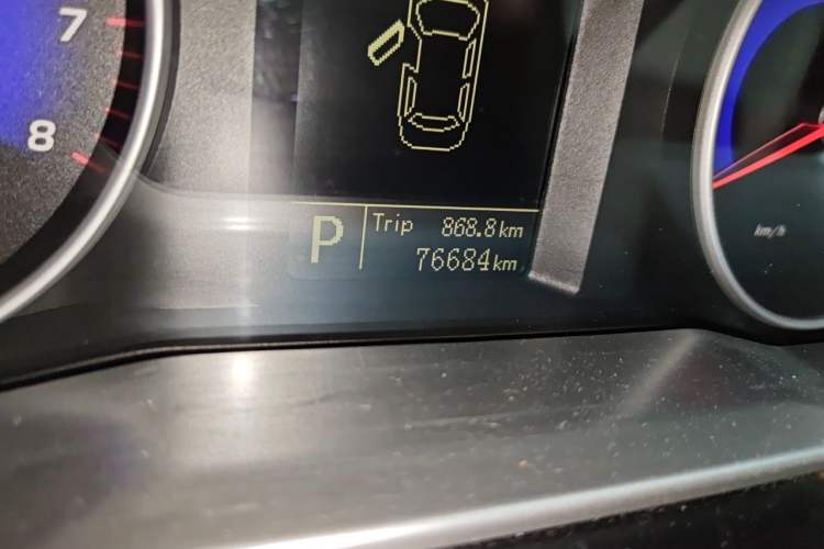 Used Geely Auto Emgrand 2014 Sedan 1.3T CVT Prestige Model Odometer Close Up