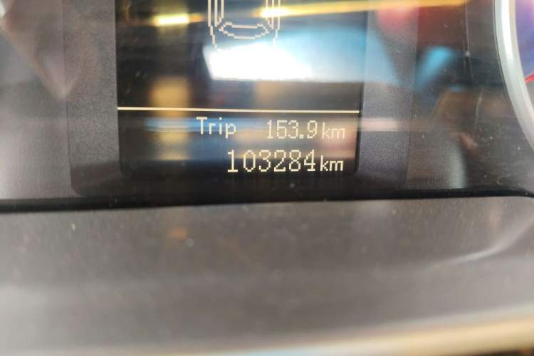 Used Geely Auto Emgrand 2014 Sedan 1.3T Manual Luxury Model Odometer Close Up