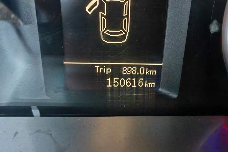 Used Geely Auto Emgrand 2014 Sedan 1.5L Manual Elite Model Odometer Close Up