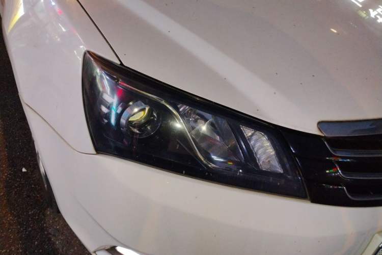 Used Geely Auto Emgrand 2014 Sedan 1.5L Manual Elite Model Right Front Headlight