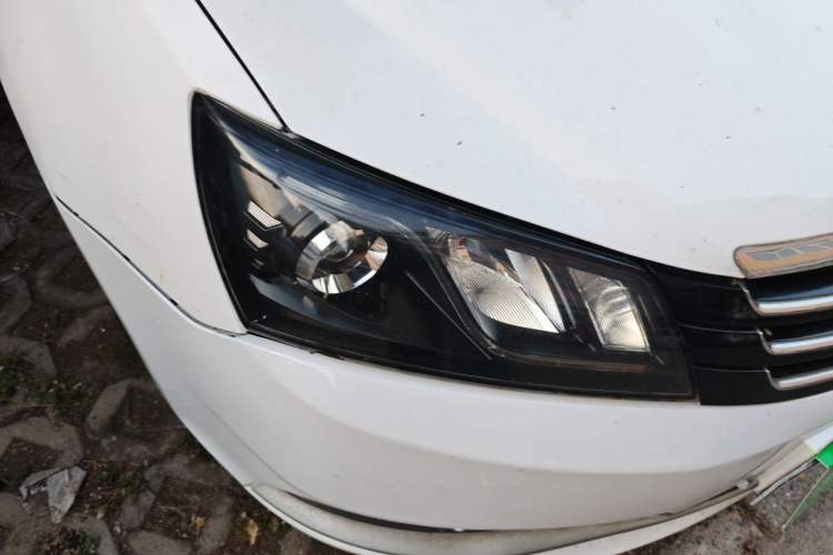 Used Geely Auto Emgrand 2014 Sedan 1.5L CVT Elite Model Right Front Headlight