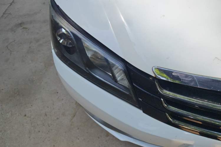 Used Geely Auto Emgrand 2014 Sedan 1.5L Manual Fashion Edition Right Front Headlight