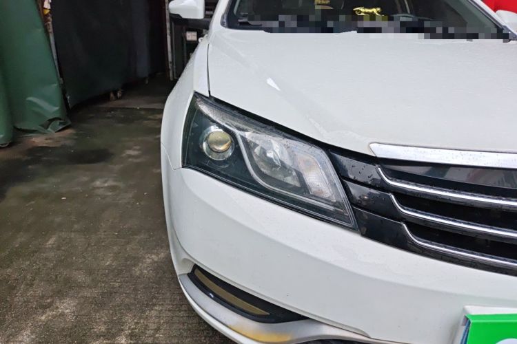 Used Geely Auto Emgrand 2014 Sedan 1.3T CVT Prestige Model Right Front Headlight