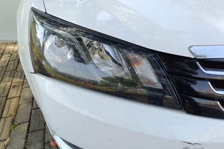 Used Geely Auto Emgrand 2014 Hatchback 1.5L Manual Fashion Edition Right Front Headlight