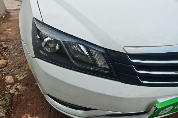 Used Geely Auto Emgrand 2014 Sedan 1.3T Manual Luxury Model Right Front Headlight