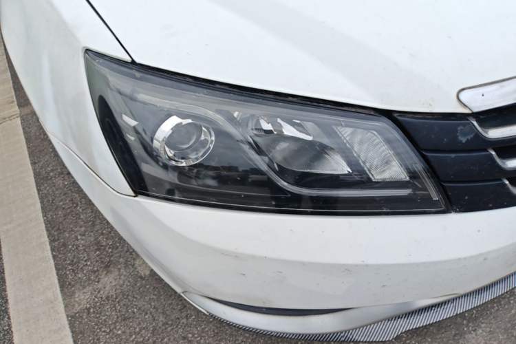 Used Geely Auto Emgrand 2014 Sedan 1.5L CVT Elite Model Right Front Headlight