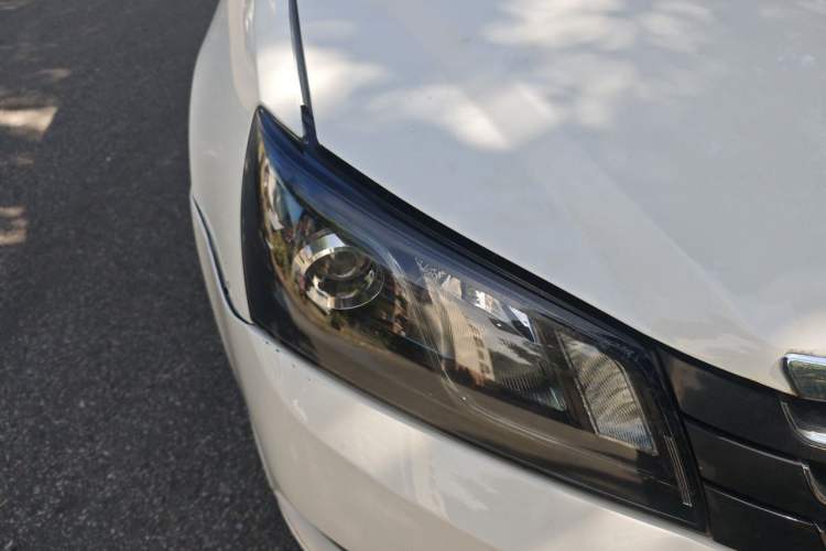 Used Geely Auto Emgrand 2014 Sedan 1.5L Manual Elite Model Right Front Headlight