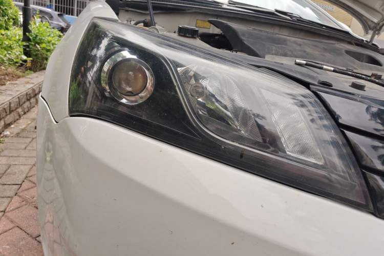 Used Geely Auto Emgrand 2014 Sedan 1.3T CVT Prestige Model Right Front Headlight