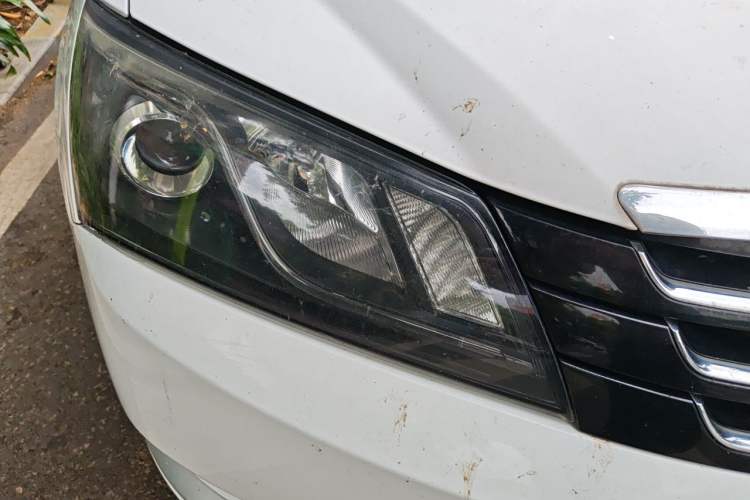 Used Geely Auto Emgrand 2014 Sedan 1.3T CVT Prestige Model Right Front Headlight